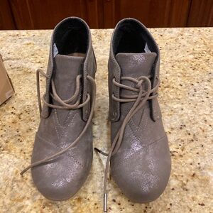 Toms Desert Wedge - Gunmetal Metallic Synthetic Leather